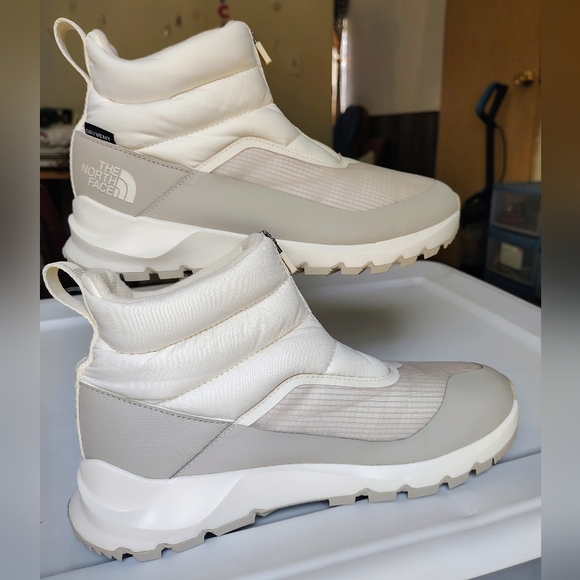 The North Face thermoball Insulated Pogressive Women's Zip Up Snow Boot 9. - Picture 1 of 16
